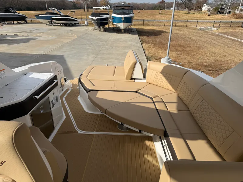 Slide: The Image of Sea Ray Sundancer 320 2026 - 10