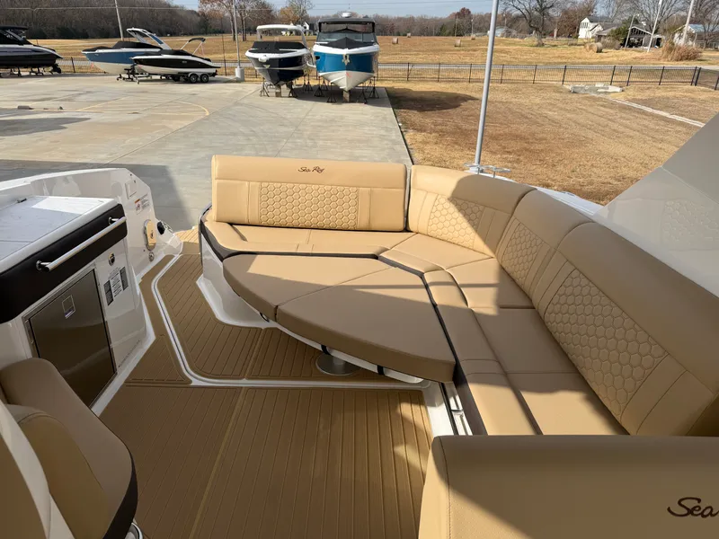 Slide: The Image of Sea Ray Sundancer 320 2026 - 11