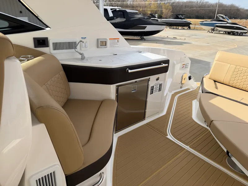 Slide: The Image of Sea Ray Sundancer 320 2026 - 12