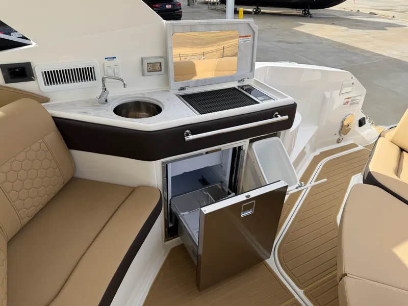 Slide: The Image of Sea Ray Sundancer 320 2026 - 13