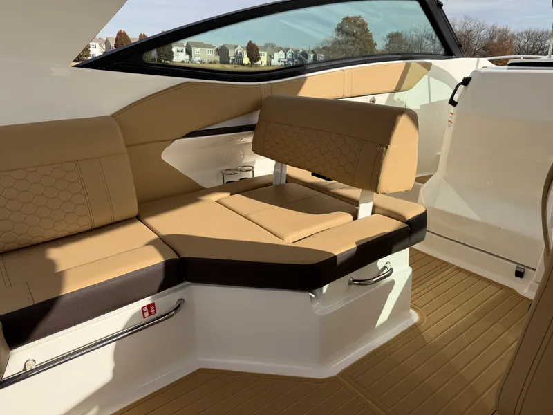 Slide: The Image of Sea Ray Sundancer 320 2026 - 16