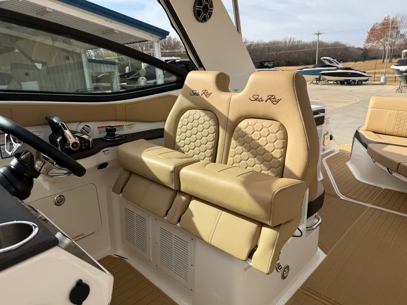 Slide: The Image of Sea Ray Sundancer 320 2026 - 17