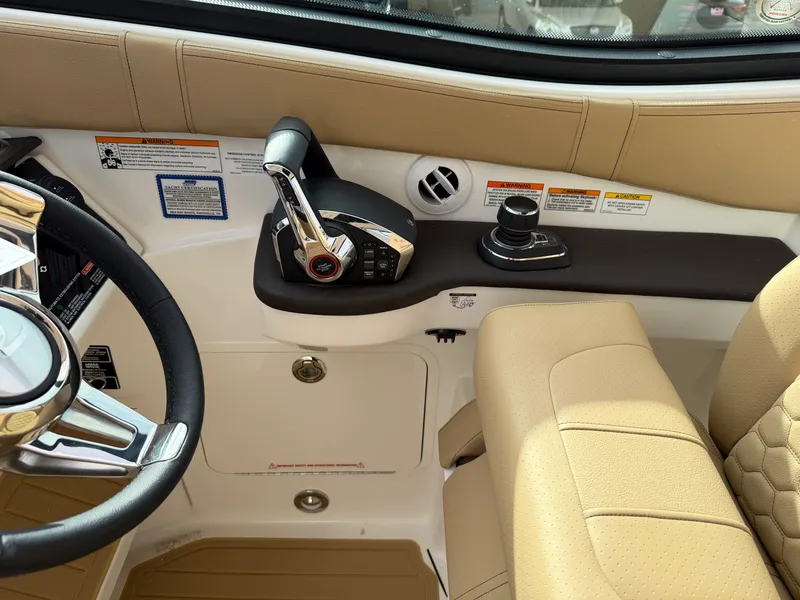 Slide: The Image of Sea Ray Sundancer 320 2026 - 19