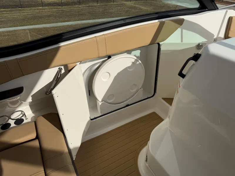 Slide: The Image of Sea Ray Sundancer 320 2026 - 22