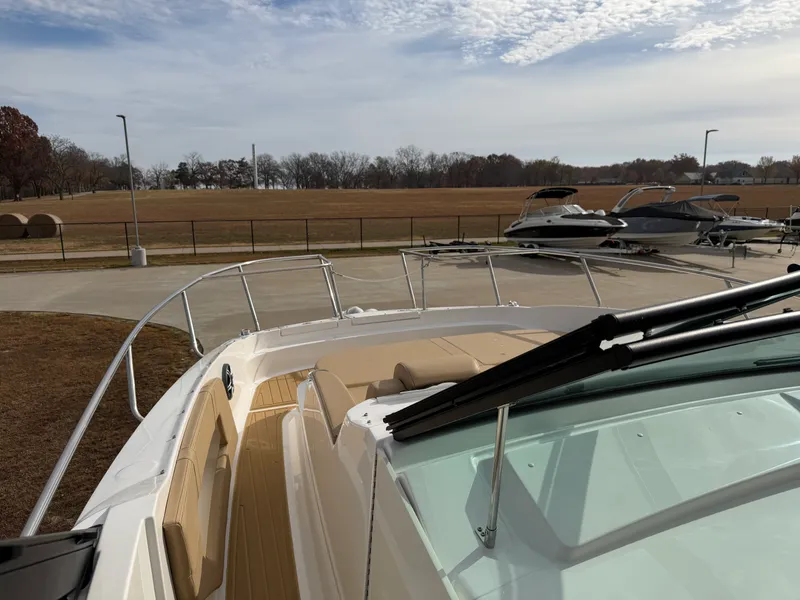 Slide: The Image of Sea Ray Sundancer 320 2026 - 25