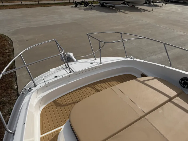 Slide: The Image of Sea Ray Sundancer 320 2026 - 27