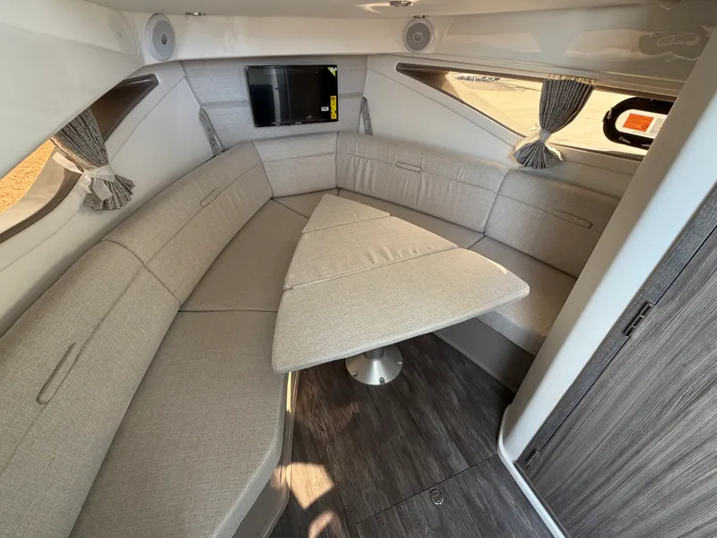 Slide: The Image of Sea Ray Sundancer 320 2026 - 29