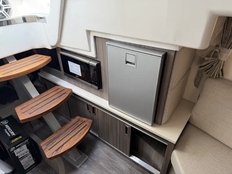 Slide: The Image of Sea Ray Sundancer 320 2026 - 31