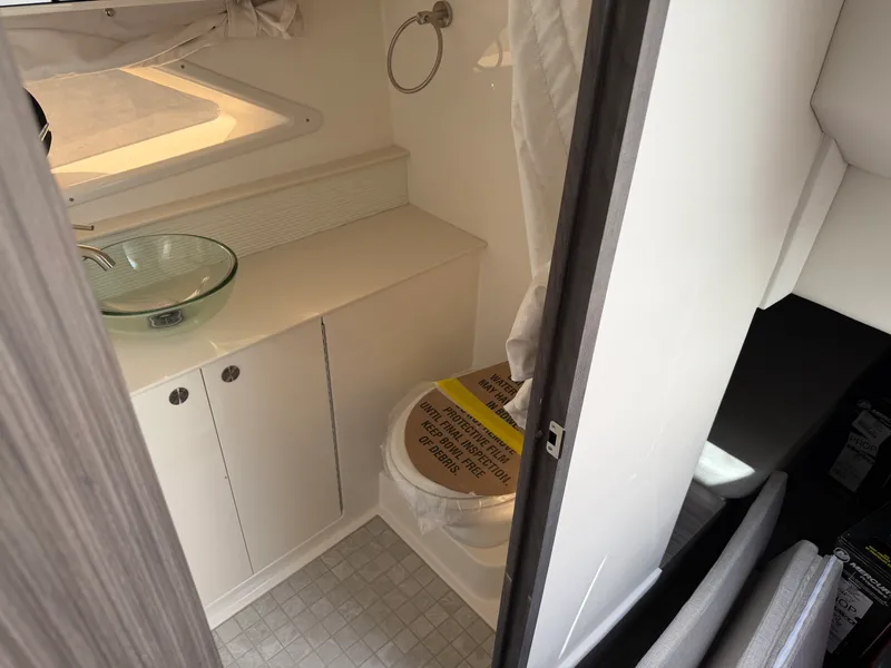 Slide: The Image of Sea Ray Sundancer 320 2026 - 32