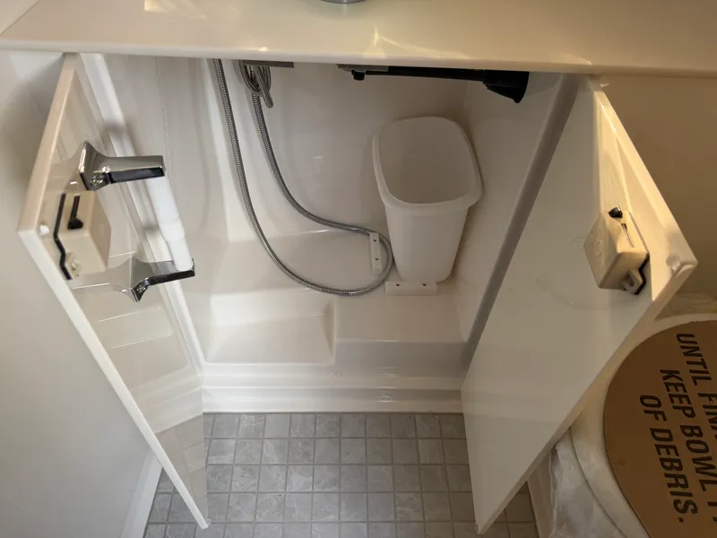 Slide: The Image of Sea Ray Sundancer 320 2026 - 34