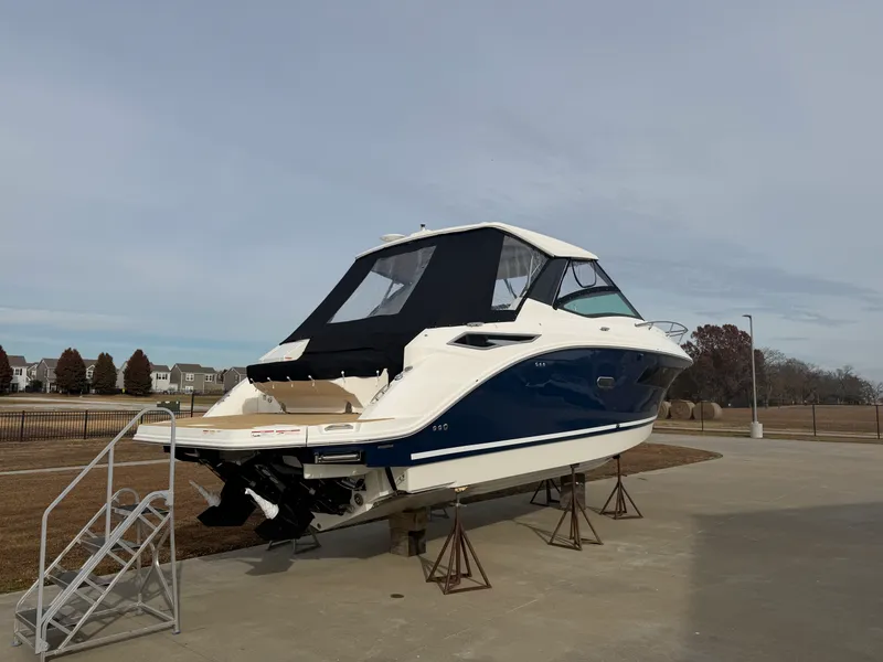 Slide: The Image of Sea Ray Sundancer 320 2026 - 36