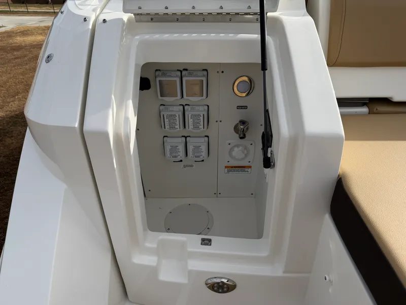 Slide: The Image of Sea Ray Sundancer 320 2026 - 7