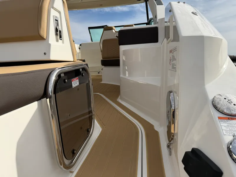 Slide: The Image of Sea Ray Sundancer 320 2026 - 8