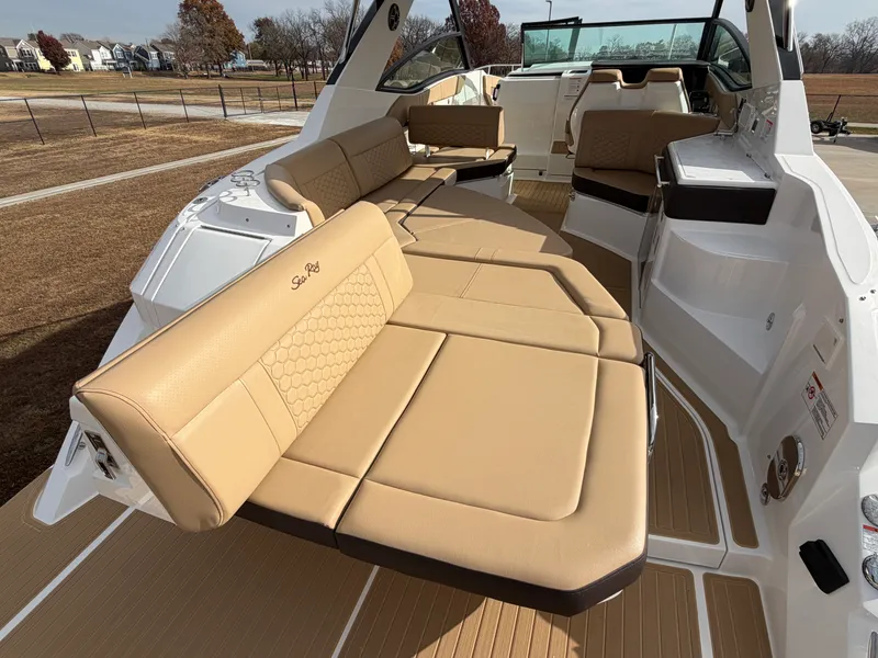 Slide: The Image of Sea Ray Sundancer 320 2026 - 9