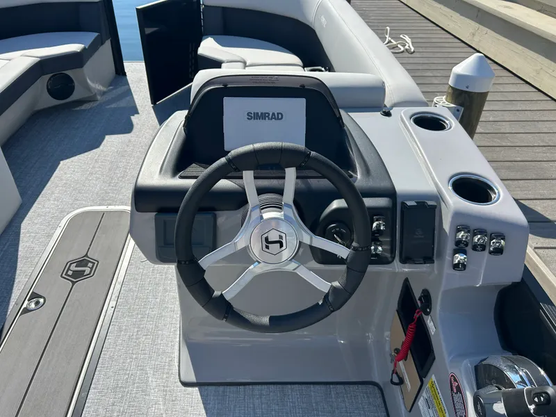 Slide: The Image of Harris Cruiser 230 2026 - 12