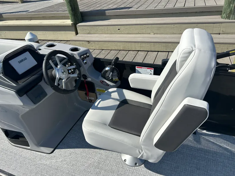 Slide: The Image of Harris Cruiser 230 2026 - 14