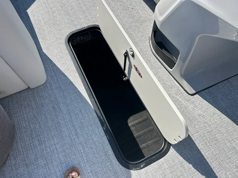 Slide: The Image of Harris Cruiser 230 2026 - 16