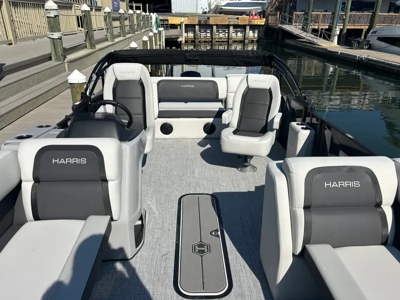 Slide: The Image of Harris Cruiser 230 2026 - 20