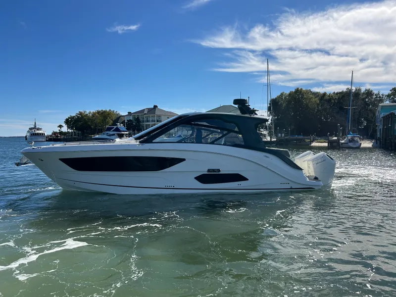 The Image of Sea Ray Sundancer 370 Outboard 2026 - 0