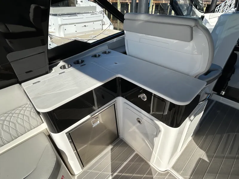 Slide: The Image of Sea Ray Sundancer 370 Outboard 2026 - 13
