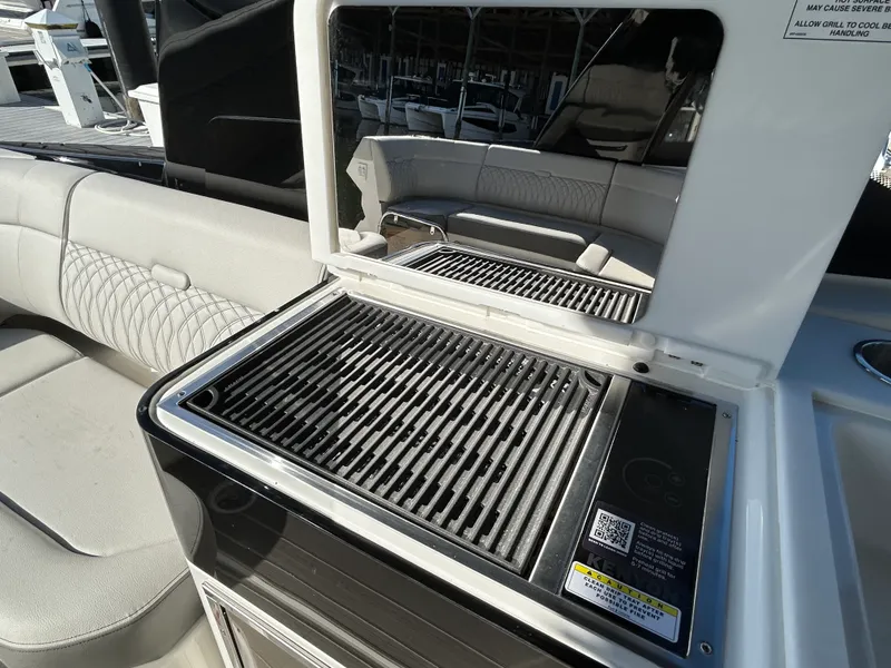Slide: The Image of Sea Ray Sundancer 370 Outboard 2026 - 15