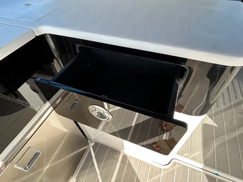 Slide: The Image of Sea Ray Sundancer 370 Outboard 2026 - 16