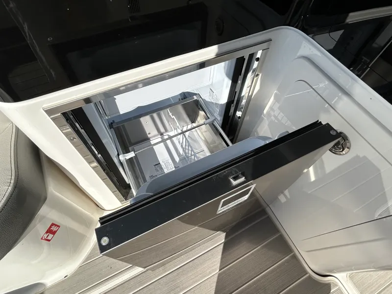 Slide: The Image of Sea Ray Sundancer 370 Outboard 2026 - 18