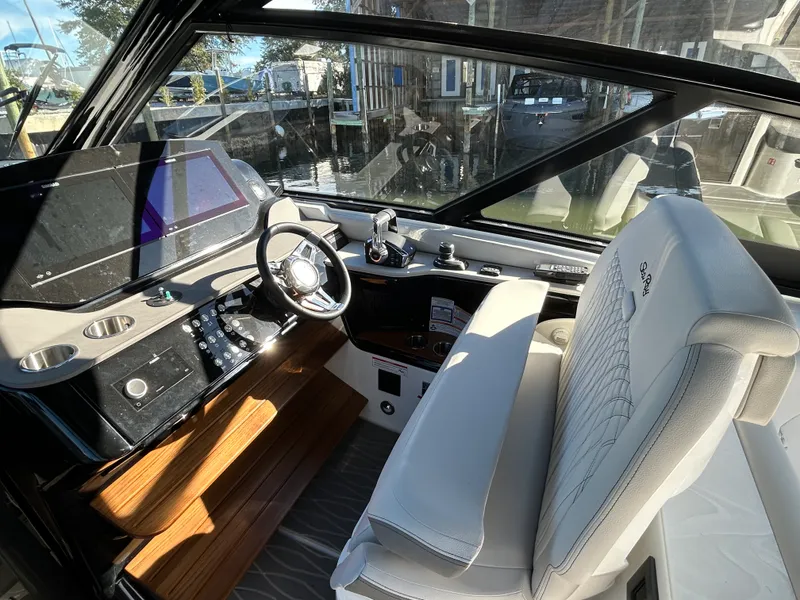 Slide: The Image of Sea Ray Sundancer 370 Outboard 2026 - 21