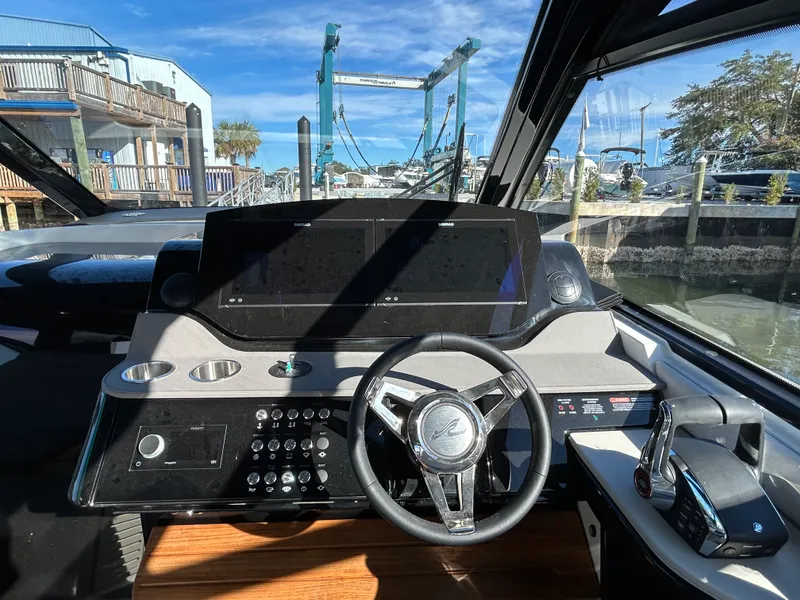 Slide: The Image of Sea Ray Sundancer 370 Outboard 2026 - 23