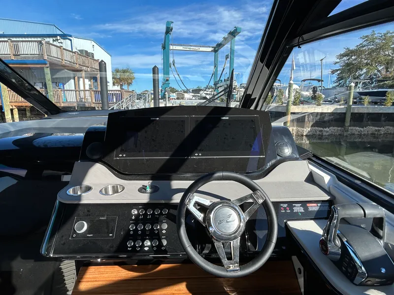 Slide: The Image of Sea Ray Sundancer 370 Outboard 2026 - 24