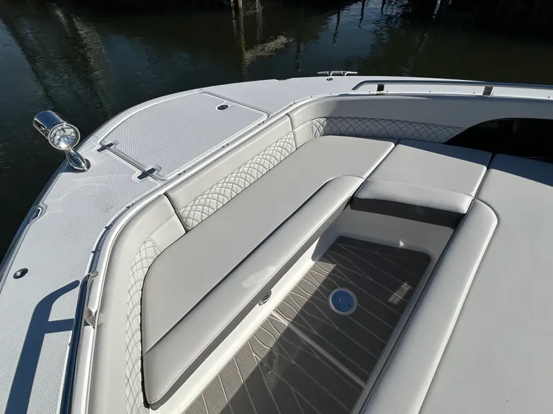 Slide: The Image of Sea Ray Sundancer 370 Outboard 2026 - 29