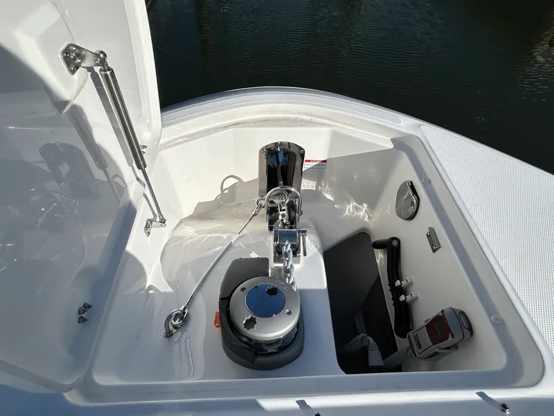 Slide: The Image of Sea Ray Sundancer 370 Outboard 2026 - 30