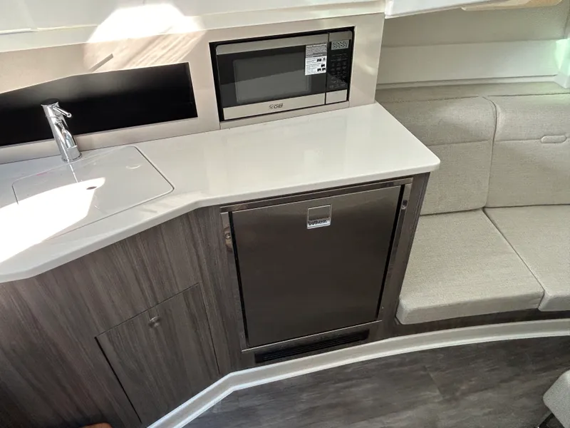 Slide: The Image of Sea Ray Sundancer 370 Outboard 2026 - 37