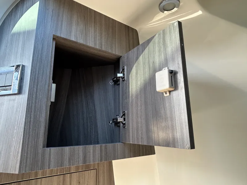 Slide: The Image of Sea Ray Sundancer 370 Outboard 2026 - 39