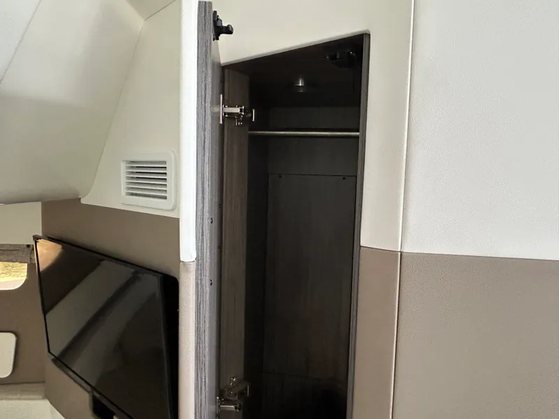 Slide: The Image of Sea Ray Sundancer 370 Outboard 2026 - 43