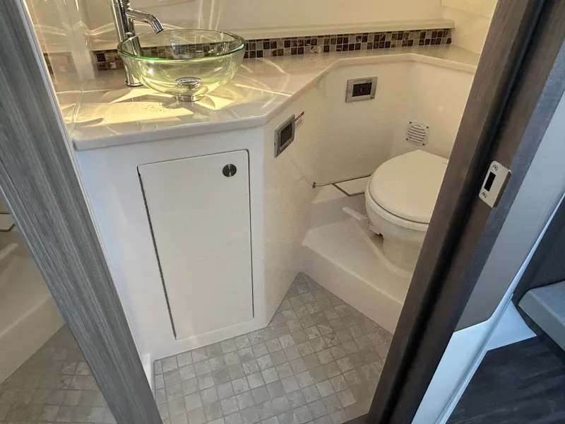 Slide: The Image of Sea Ray Sundancer 370 Outboard 2026 - 47