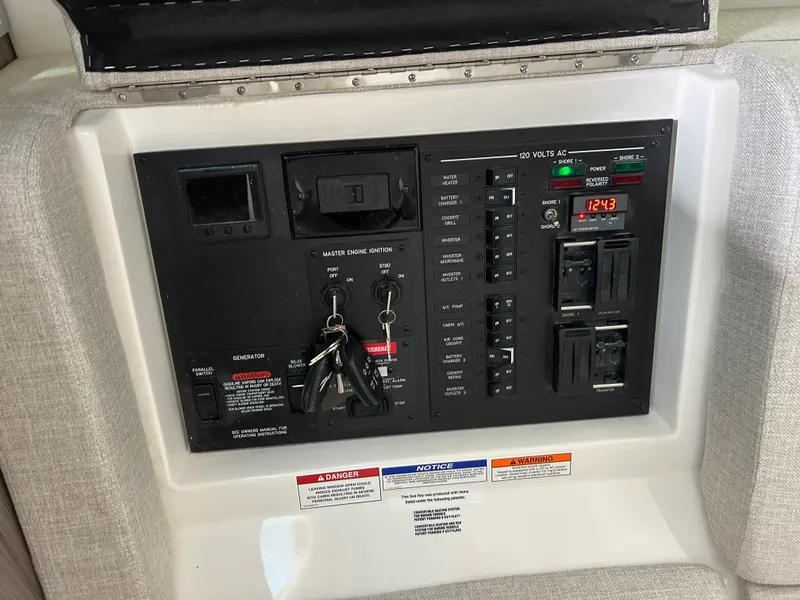 Slide: The Image of Sea Ray Sundancer 370 Outboard 2026 - 48