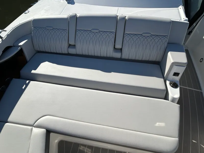 Slide: The Image of Sea Ray Sundancer 370 Outboard 2026 - 9