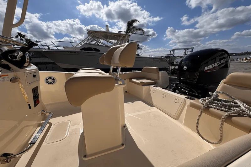 Slide: The Image of Scout 195 Sportfish 2024 - 11