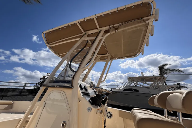 Slide: The Image of Scout 195 Sportfish 2024 - 12