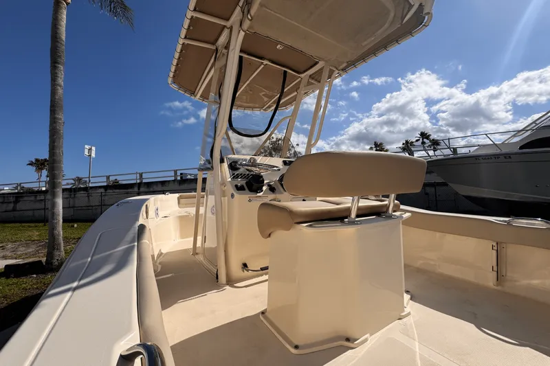 Slide: The Image of Scout 195 Sportfish 2024 - 14