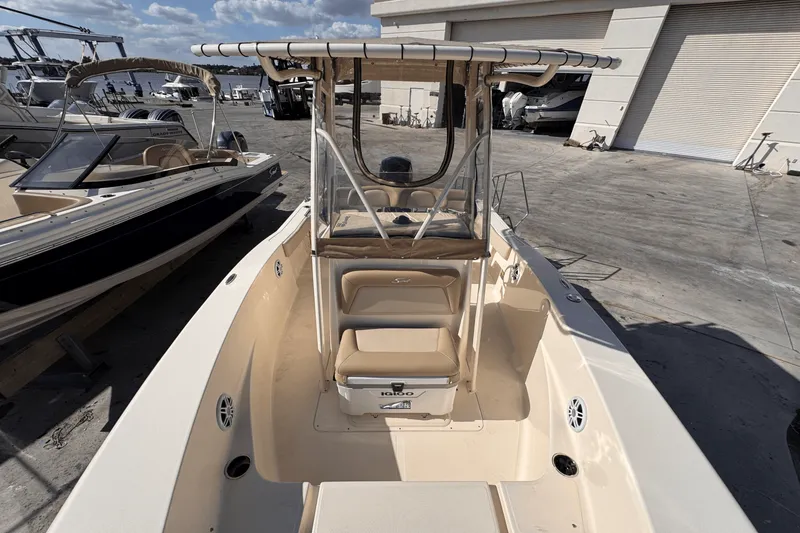 Slide: The Image of Scout 195 Sportfish 2024 - 17