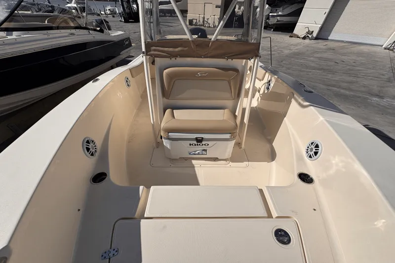 Slide: The Image of Scout 195 Sportfish 2024 - 18