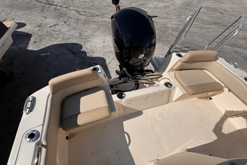 Slide: The Image of Scout 195 Sportfish 2024 - 23