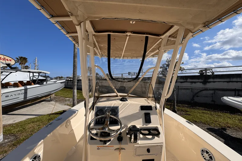 Slide: The Image of Scout 195 Sportfish 2024 - 25