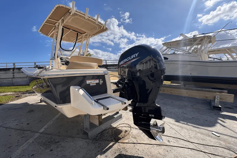 Slide: The Image of Scout 195 Sportfish 2024 - 5