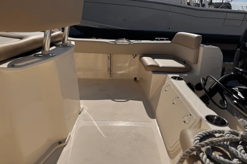 Slide: The Image of Scout 195 Sportfish 2024 - 7