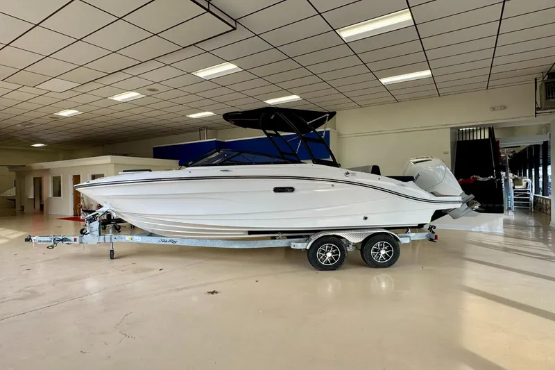 The Image of Sea Ray SPX 210 Outboard 2026 - 0