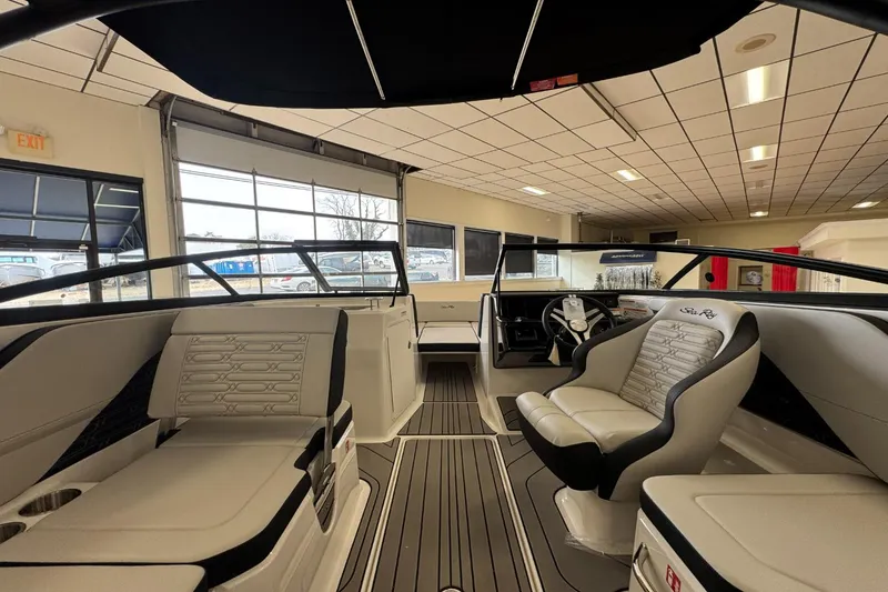 Slide: The Image of Sea Ray SPX 210 Outboard 2026 - 16