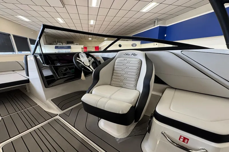 Slide: The Image of Sea Ray SPX 210 Outboard 2026 - 19